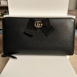 Gucci LMTD ED. Japan Exclusive Black Lea Marmont Zip Aroundnd Bow Wallet